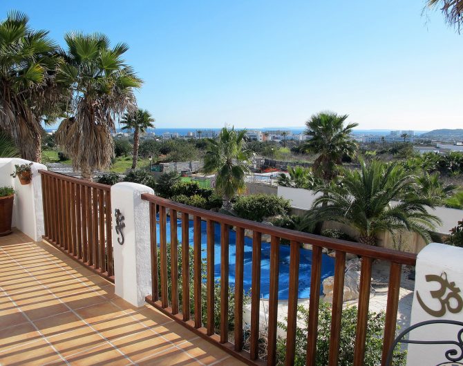 Ibiza-Wohnung mit Pool